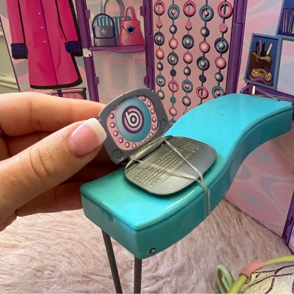 Barbie Locker 💖📚 - Picture 2 of 6